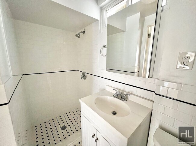 Foto del edificio - WEST BROADWAY