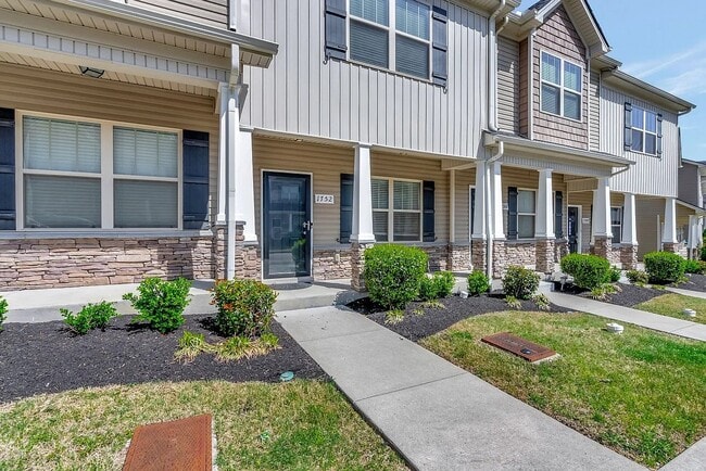 Building Photo - 1752 Sprucedale Dr