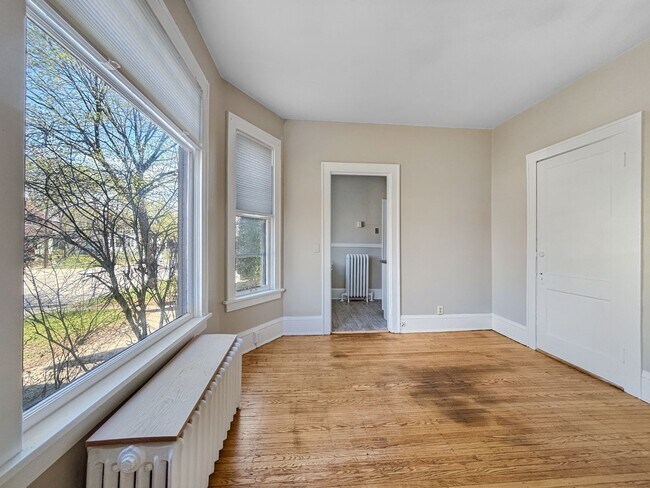 Foto del edificio - 1019 W 31st St