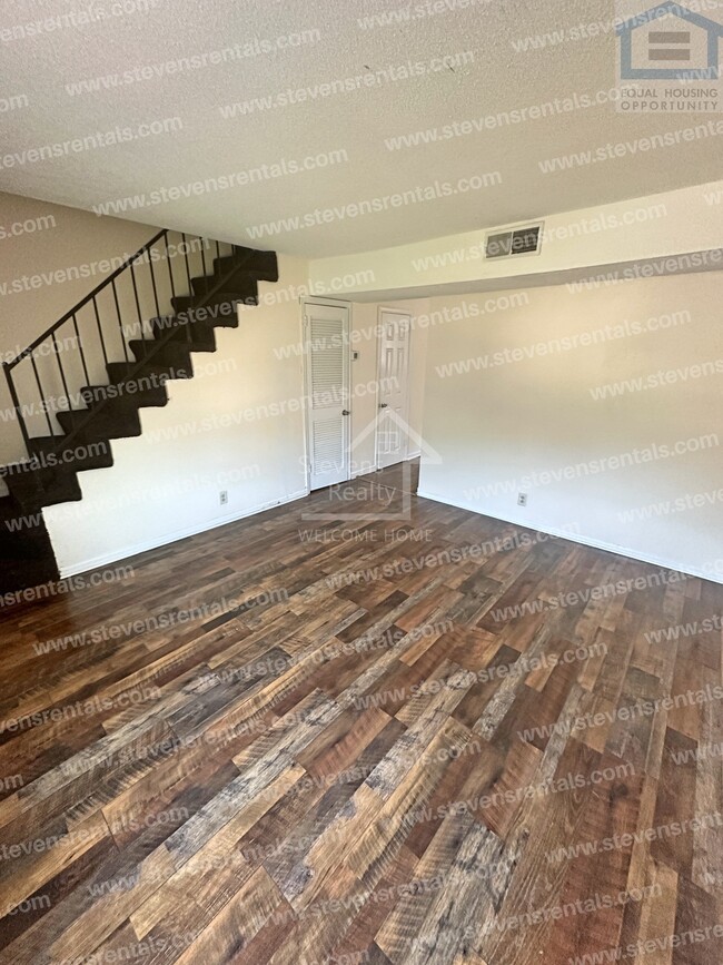 Building Photo - 3727 Willow Creek Rd