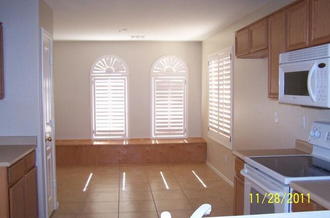 Foto del edificio - 3 Bed, 2 Bath Home in Power Ranch Subdivis...