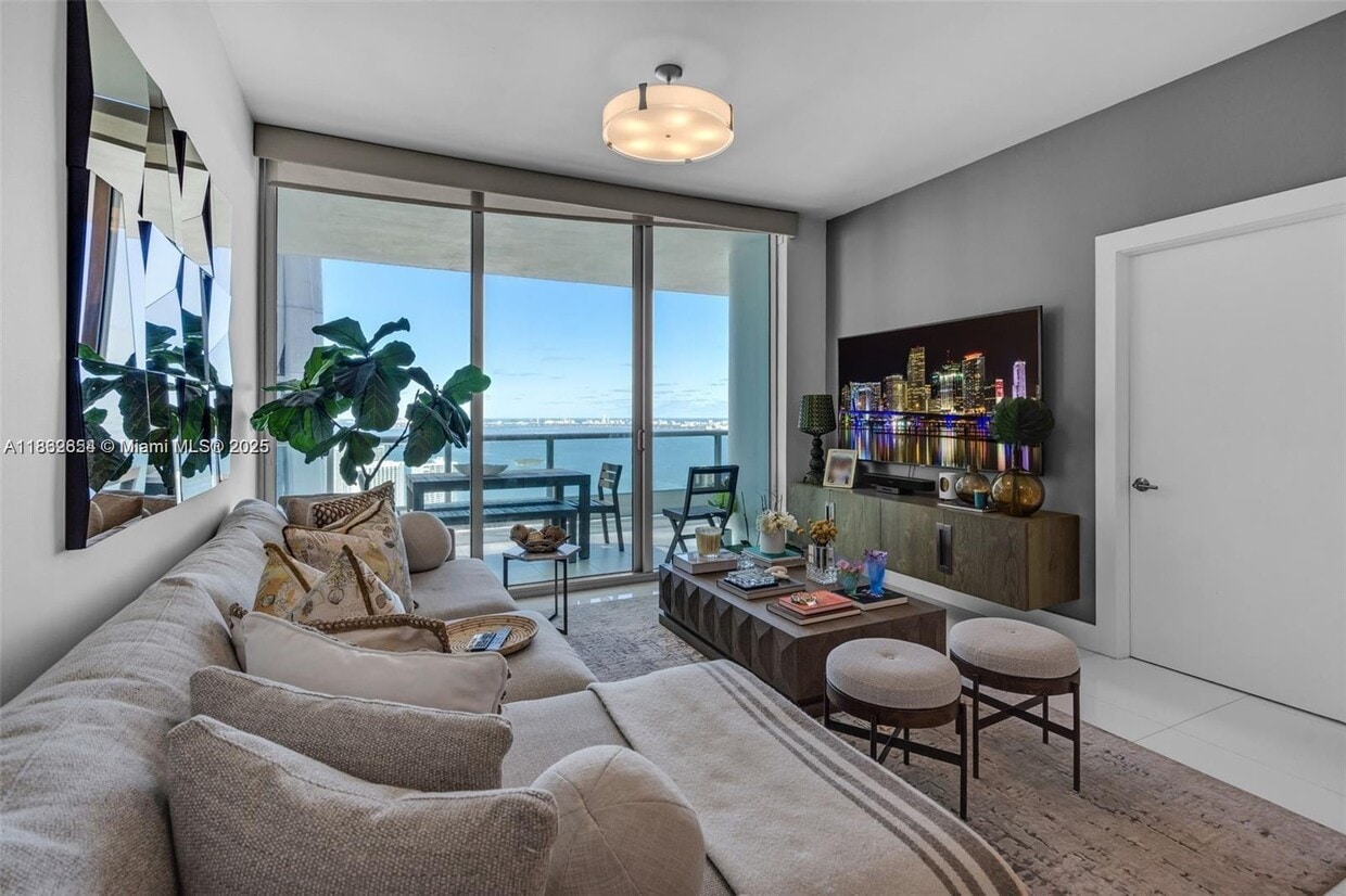 Primary Photo - 900 Biscayne Blvd