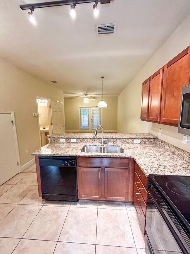 Building Photo - Woods Edge South #130