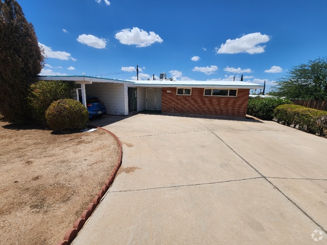 Building Photo - 7202 E Beverly Dr