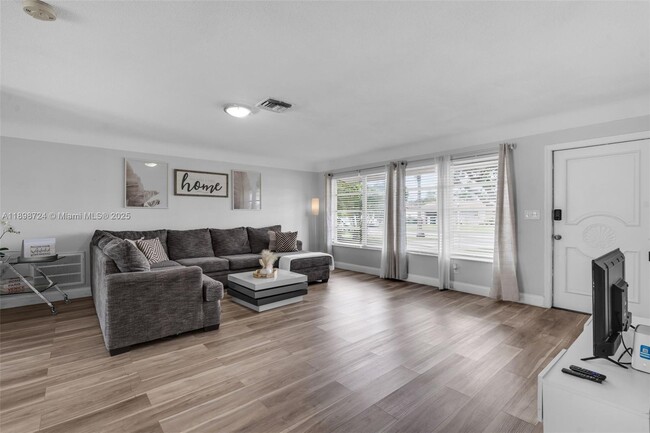 Foto del edificio - 3420 SW 16th St