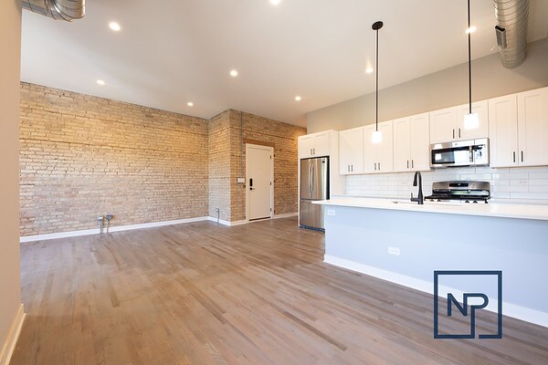 Foto del edificio - 5658 N Ridge Ave