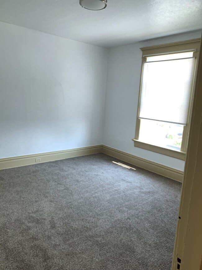 Foto del edificio - 800 W Broadway St