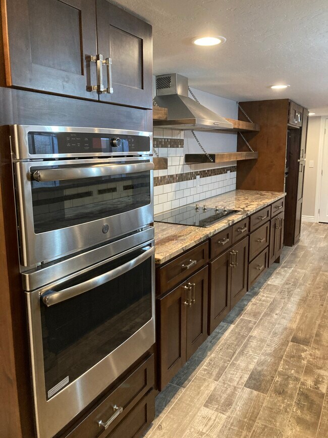 Kitchen area - 10627 S Willow Valley Rd