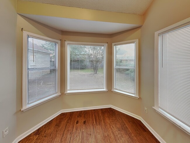 Building Photo - 9036 Gracie Ln