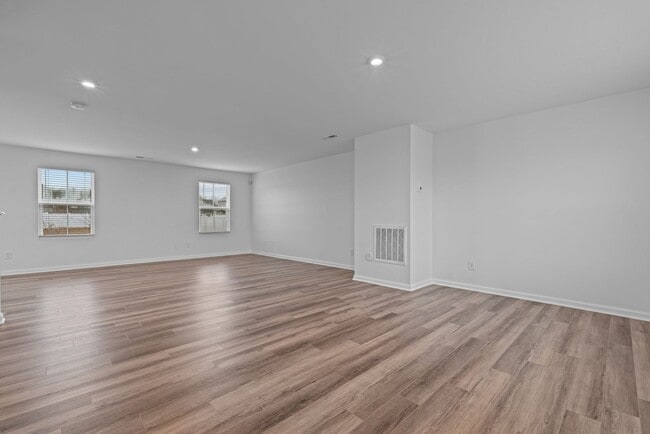 Building Photo - SHOWINGS CURRENTLY UNAVAILABLE!!!