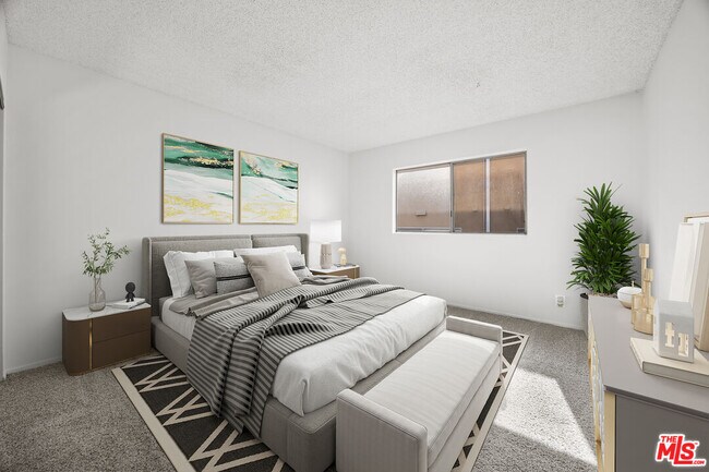 Foto del edificio - 5400 Newcastle Ave