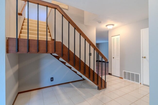 Building Photo - 985 Big Bend Dr