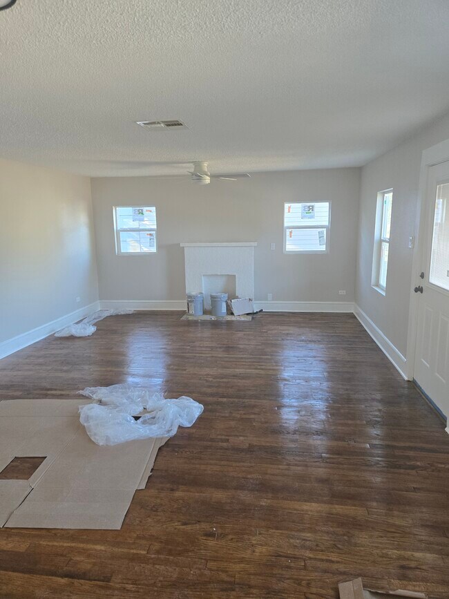 Building Photo - 2400 Lasker Ave