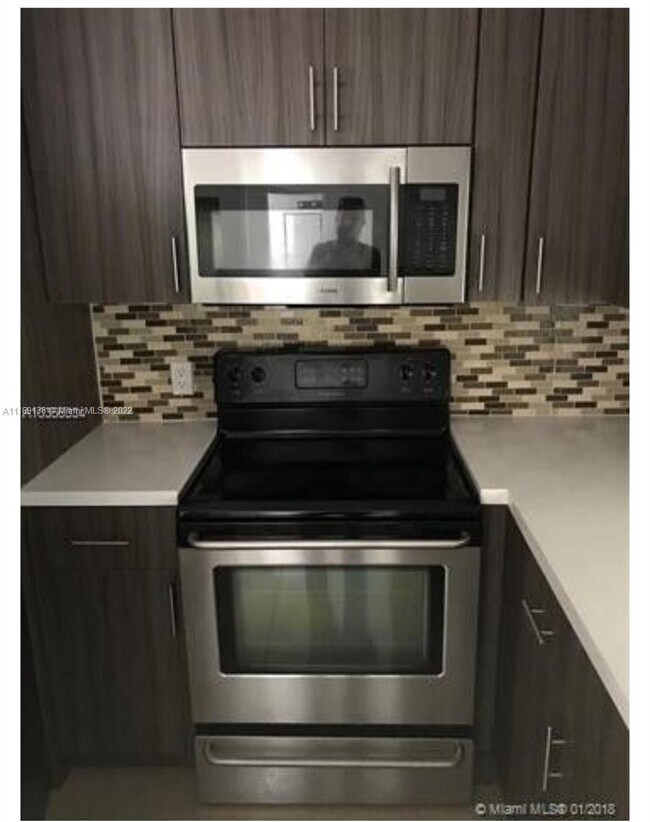 Foto del edificio - 1025 Country Club Dr