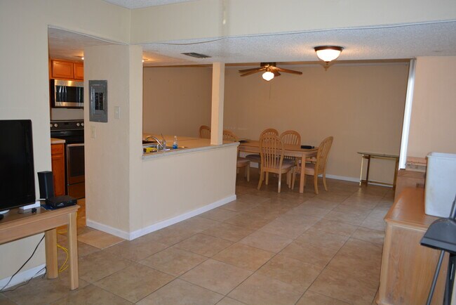 Foto del edificio - 973 Whitman Dr