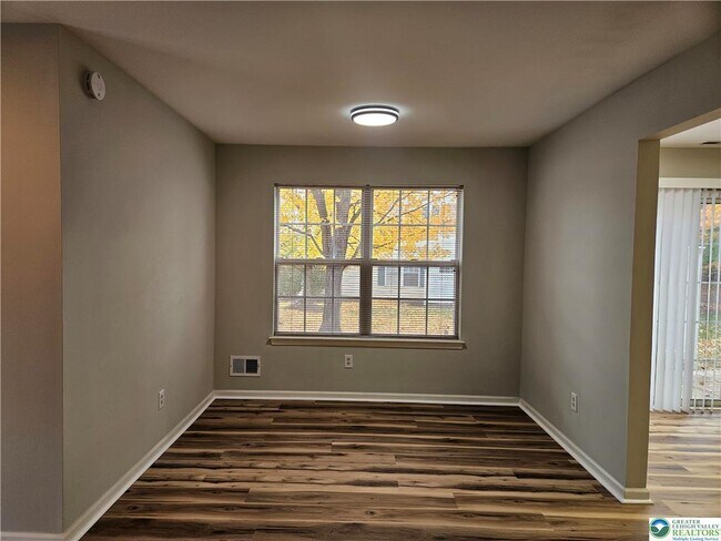 Foto del edificio - 1876 Mansfield St