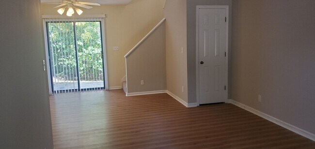 Building Photo - 3BD/2.5BA, Off Broadway Condo, west Columb...