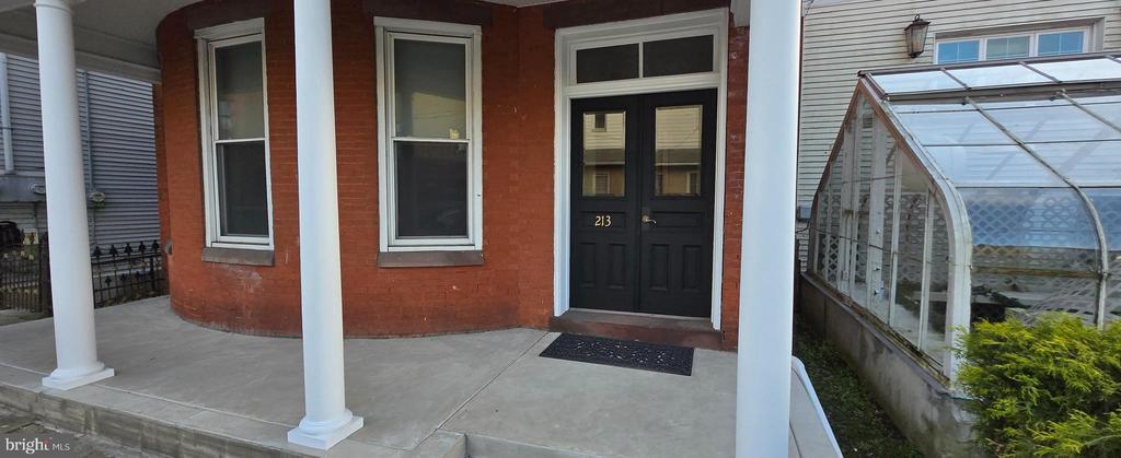 Primary Photo - 213 W Market St