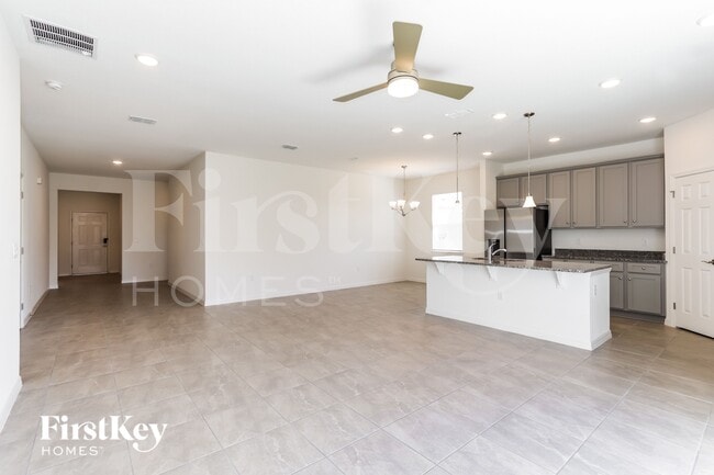 Building Photo - 340 Corbel Ln