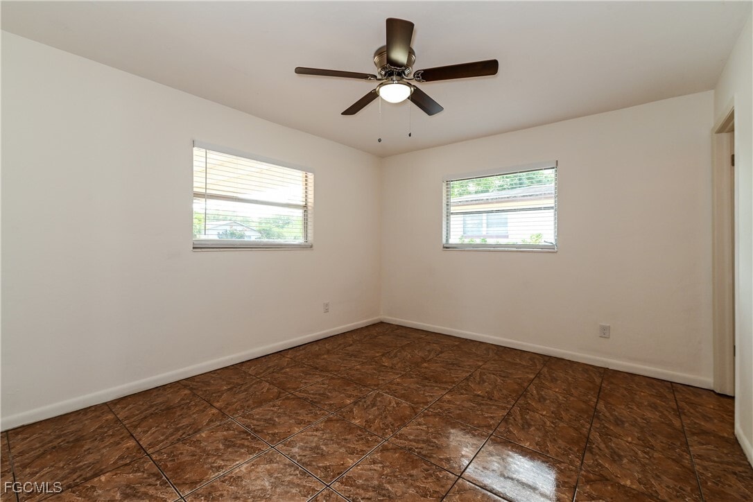 Foto del edificio - 2155 Tropic Ave