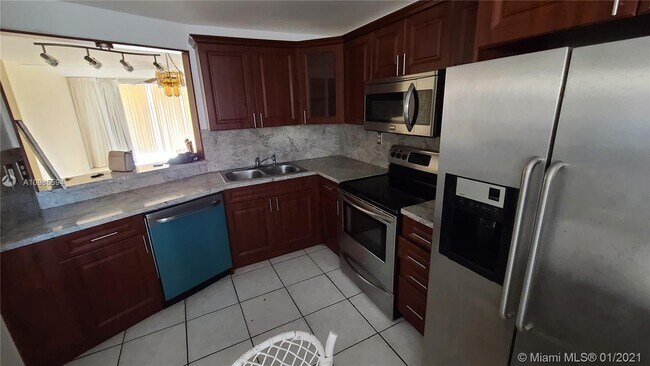 Foto del edificio - 1750 NE 191st St