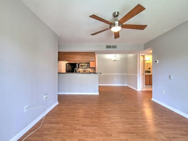 Foto del edificio - 209 Lake Brook Cir