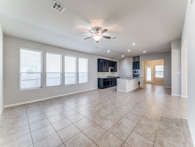 Foto del edificio - Great Buda Location One Story 3 bedroom wi...
