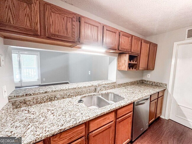 Foto del edificio - 130 Warm Springs Cir