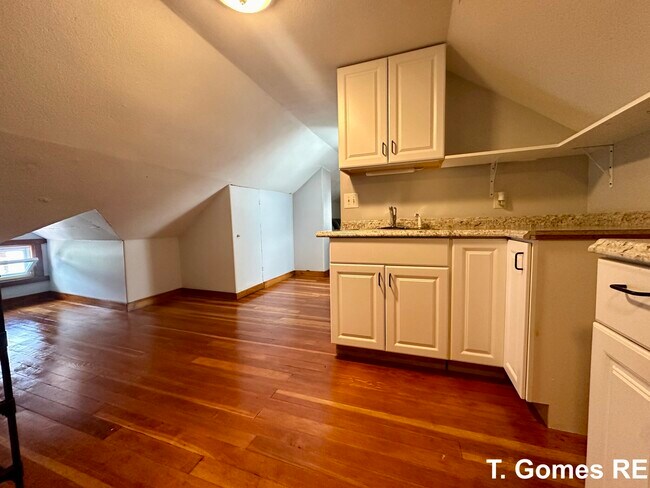 Building Photo - 139 Fellsway W