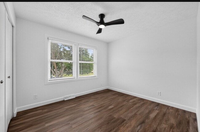Building Photo - 642 Swan Dr