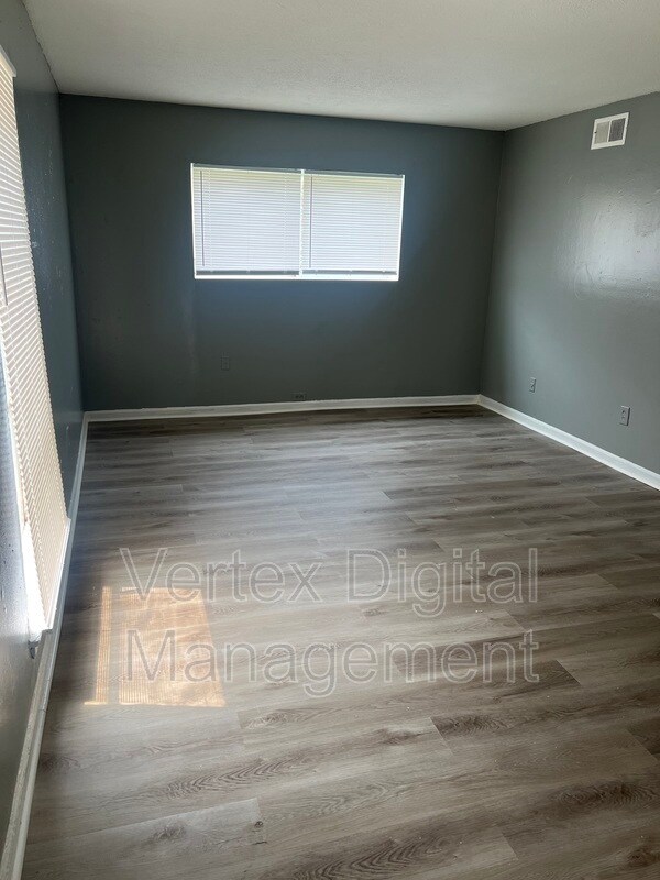 Foto del edificio - 3390 Benbow Dr