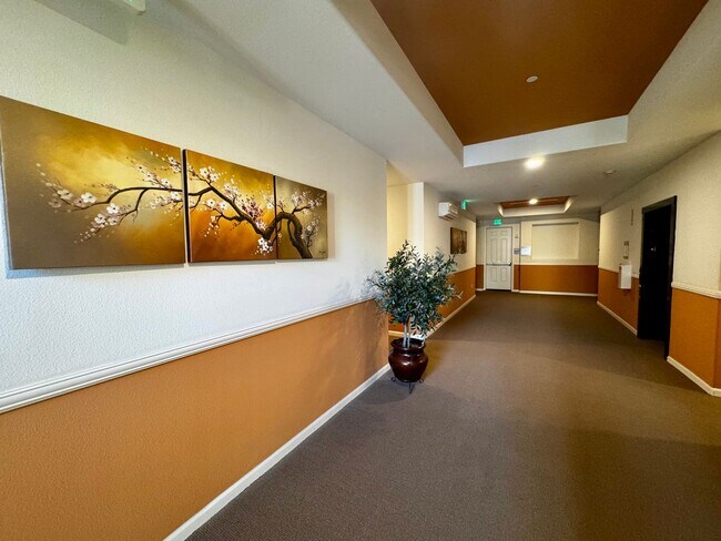 Building Photo - AVAILABLE NOW! GORGEOUS 2 Bedroom/2 Bathro...