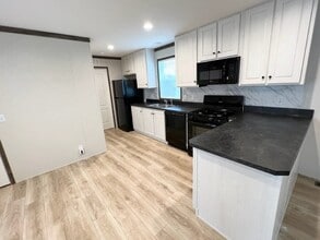 Building Photo - 46000 Geddes Rd
