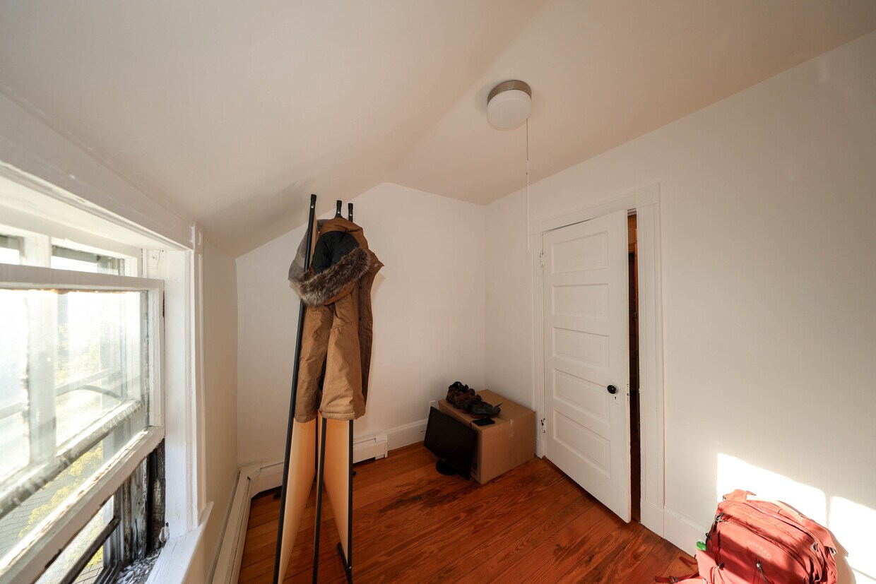 Primary Photo - 17 Princeton St