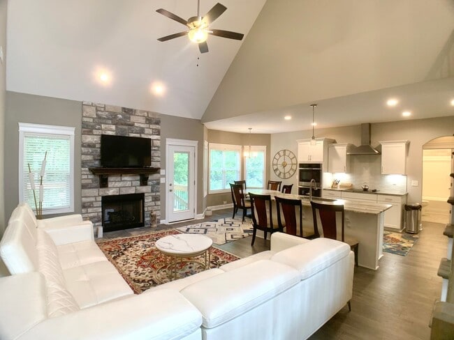 Building Photo - 260 Bluebriar Trace