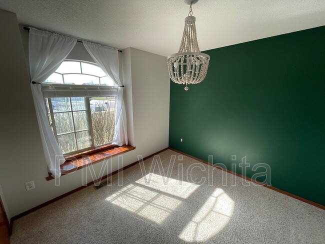 Building Photo - 1312 N High Park Dr