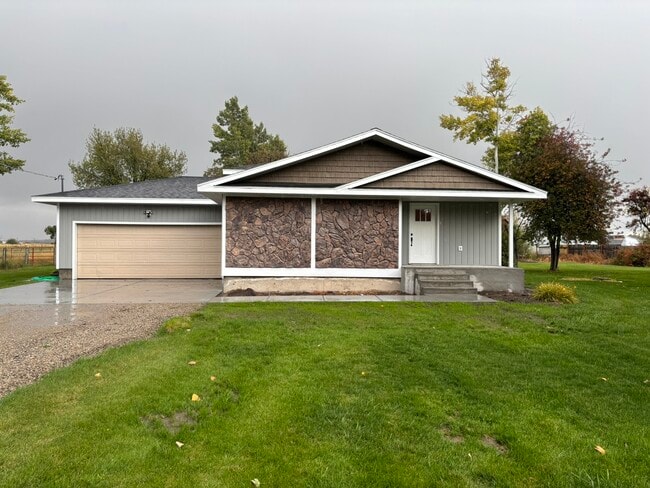 Building Photo - 2220 S 4000 W