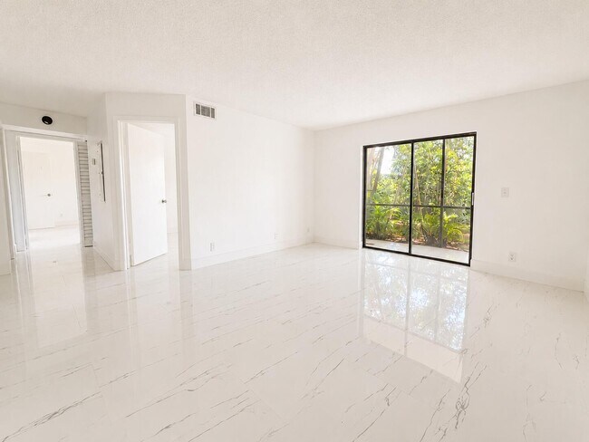 Building Photo - 588 Trace Cir