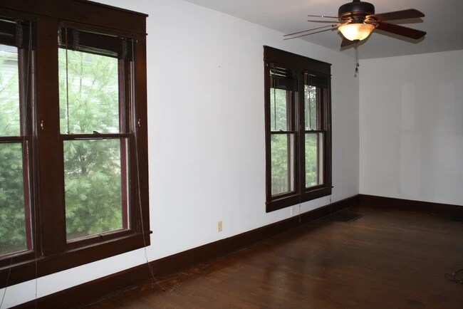 Building Photo - 718 S Lincoln St