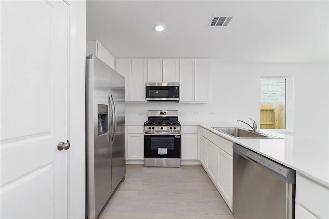 Building Photo - 3064 Huntersville Dr