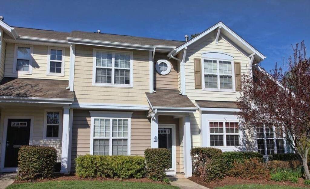 Foto principal - 717 Hamlet Park Dr