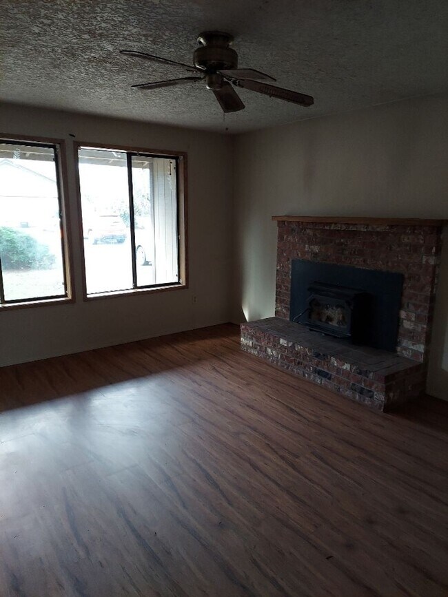 Foto del edificio - Charming Three Bedroom In Cascade Park