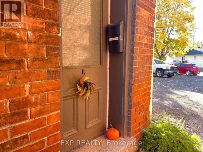 Building Photo - 42 Mill St