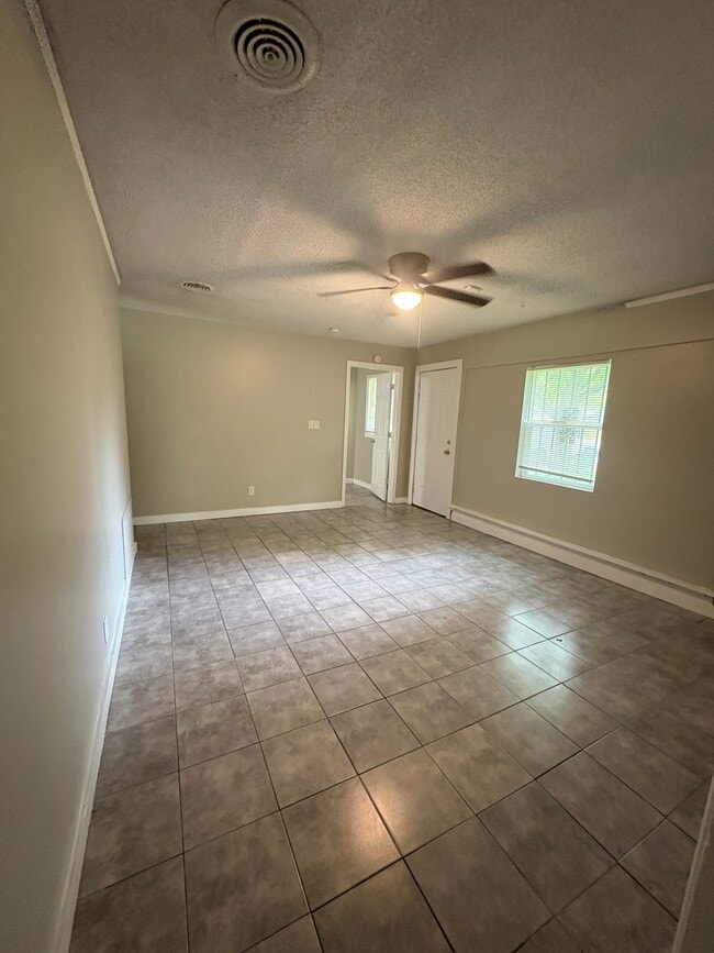 Foto del edificio - 3902 Wesley Dr
