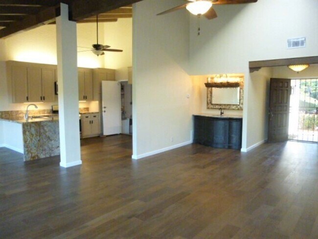 Building Photo - 4 br, 3 bath House - 1346 Miraflores Gln