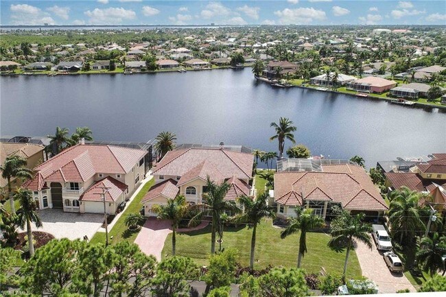 Foto del edificio - 1944 Four Mile Cove Pkwy