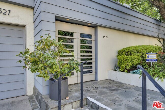 Building Photo - 1327 Holmby Ave