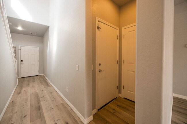 Foto del edificio - 8253 Arden Landing Pl