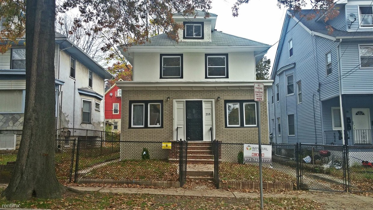 Primary Photo - 215 Pomona Ave