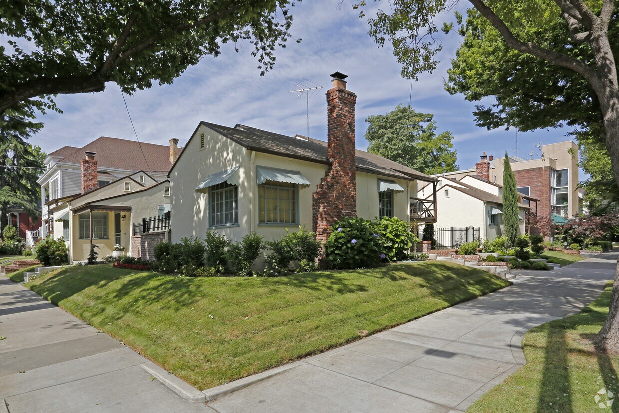 Primary Photo - Capitol Cottages